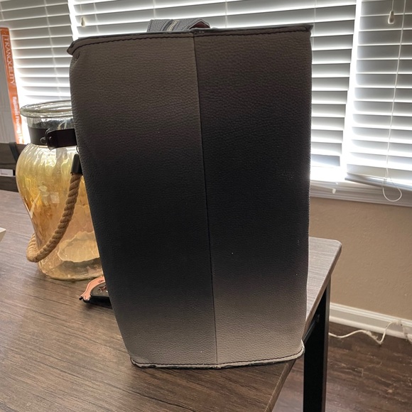 Handbag - Picture 5 of 6